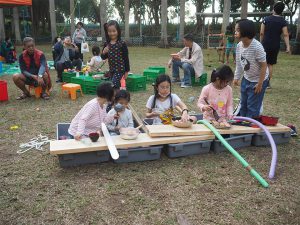 煮飯仔永遠是小朋友的最愛。
